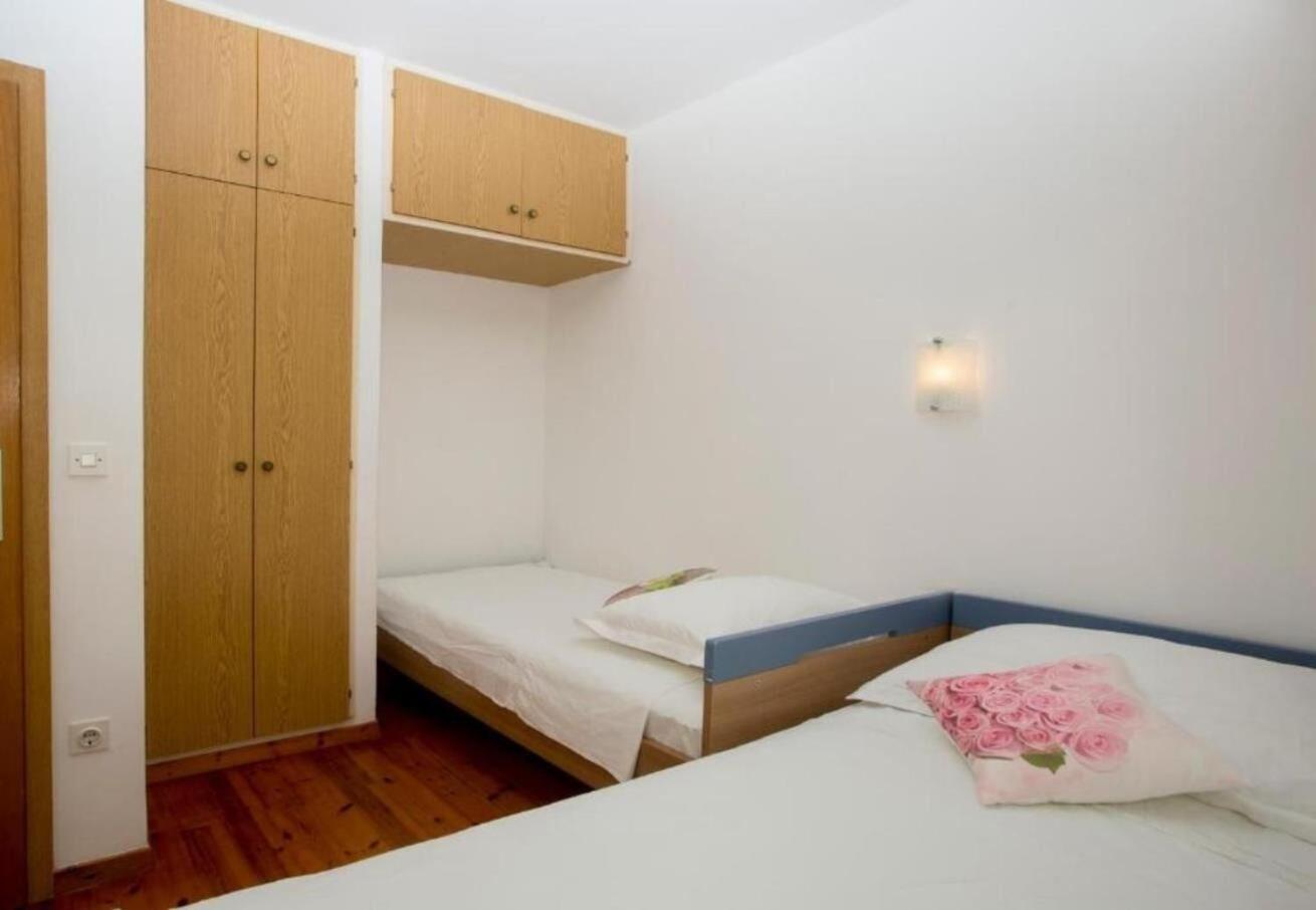 Apartments Damir - 80 M From Beach Postira Eksteriør bilde