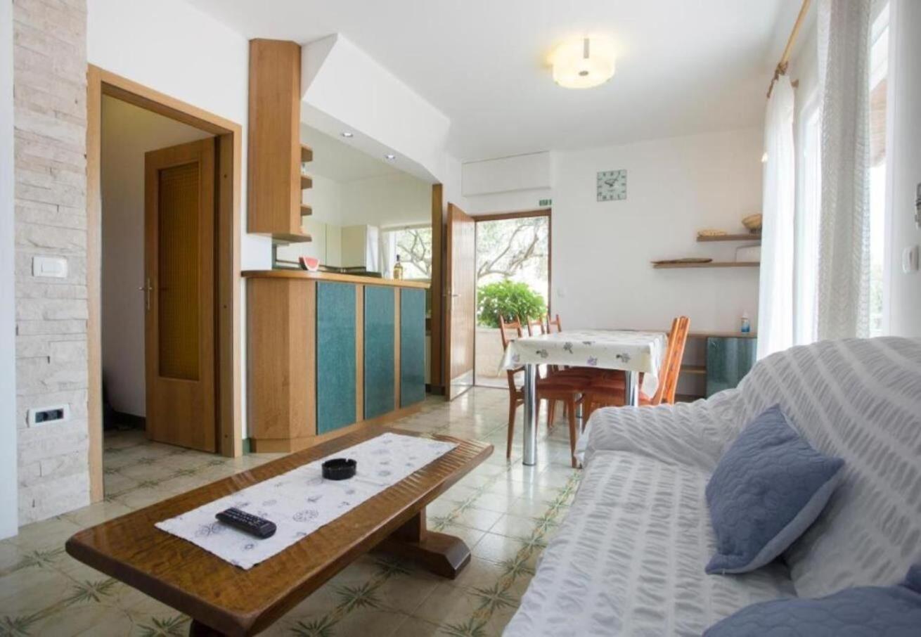 Apartments Damir - 80 M From Beach Postira Eksteriør bilde