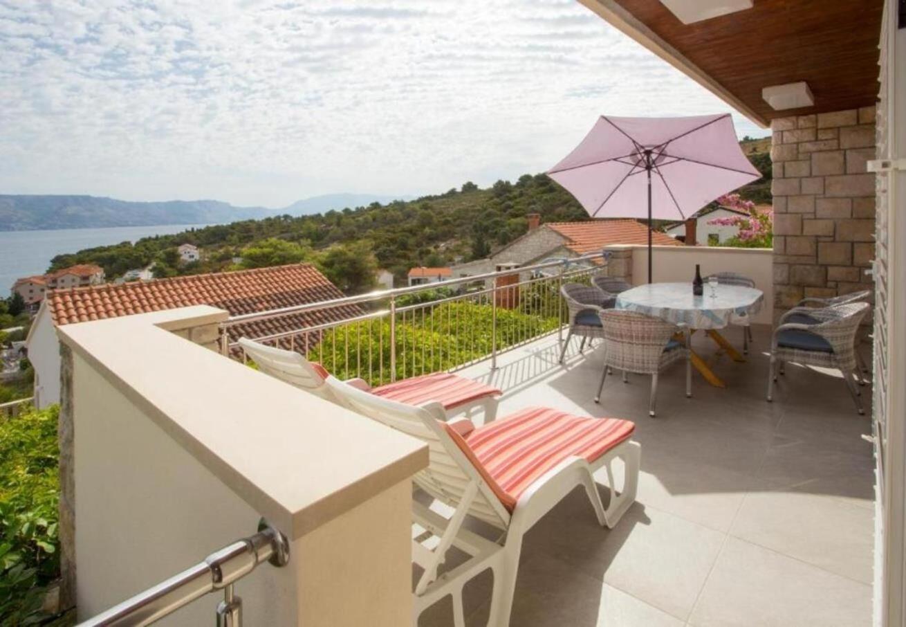 Apartments Damir - 80 M From Beach Postira Eksteriør bilde