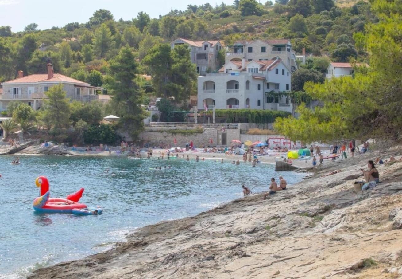 Apartments Damir - 80 M From Beach Postira Eksteriør bilde